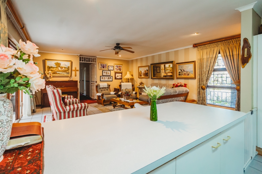 4 Bedroom Property for Sale in Loerie Park Western Cape